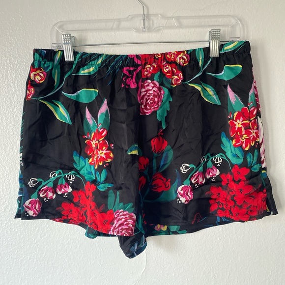 Stars Above Floral Shorts - Picture 1 of 6